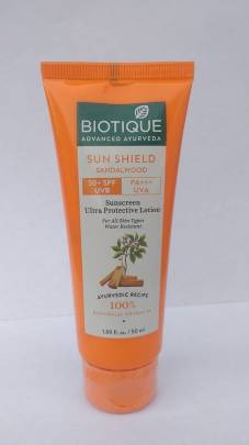 BIOTIQUE ADVANCED AYURVEDA SUN  SHIELD SANDALWOOD LOTION  100ML 100ML